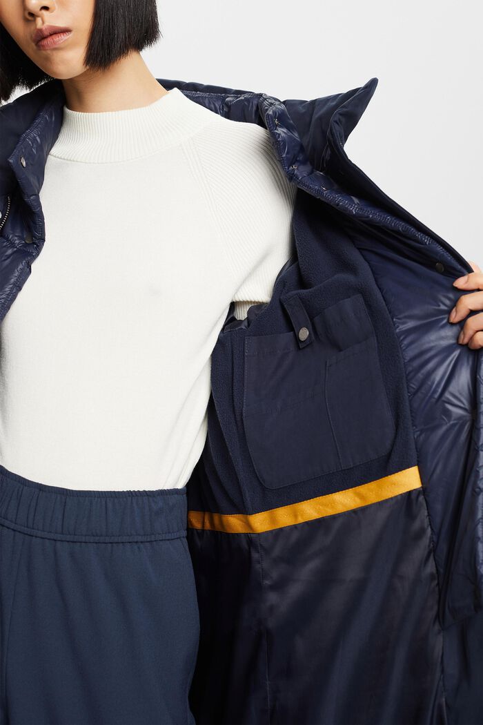 Genanvendt: Quiltet frakke med inderside i fleece, NAVY, detail image number 5