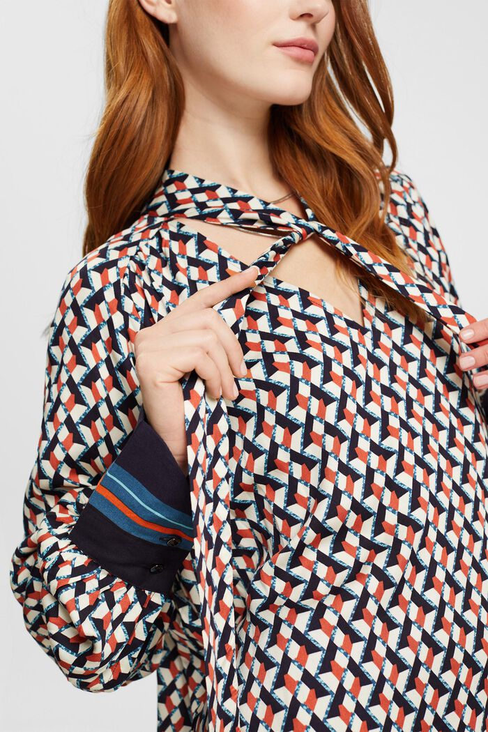Mønstret bluse med bindebånd i halsen, LENZING™ ECOVERO™, NAVY, detail image number 0