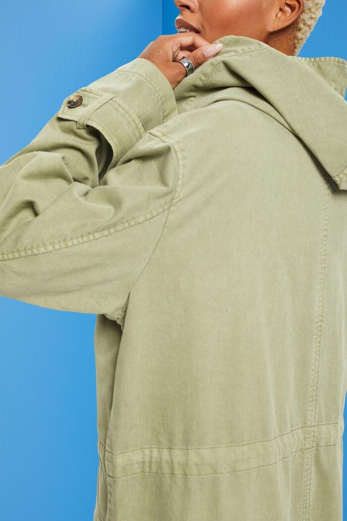 Frakke med hætte og bindebånd i taljen, LIGHT KHAKI, detail image number 4