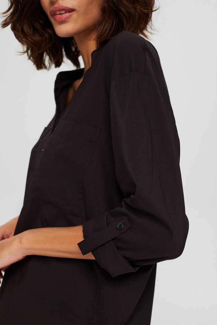 Bluse med bægerformet udskæring og lommer, BLACK, detail image number 2