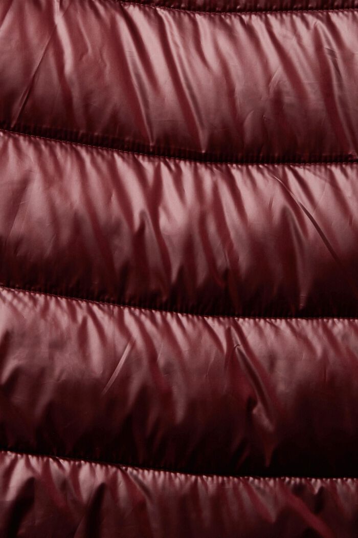 Quiltet frakke med aftagelig hætte med løbegang, BORDEAUX RED, detail image number 1