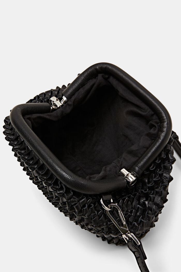 Skuldertaske af læder i et knyttet design, BLACK, detail image number 2