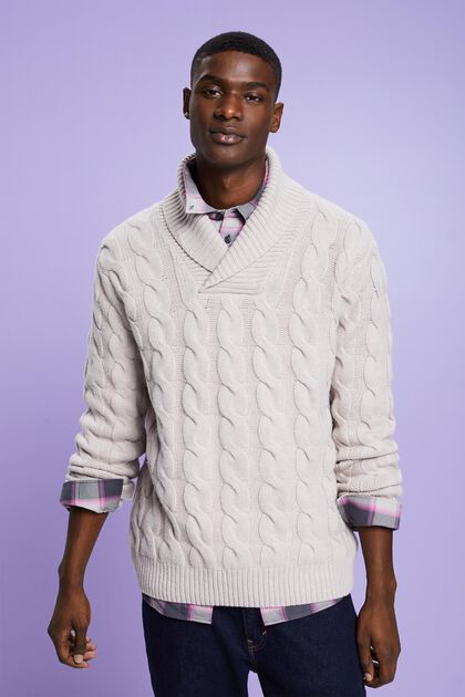 Kabelstrikket sweater i uld med sjalskrave