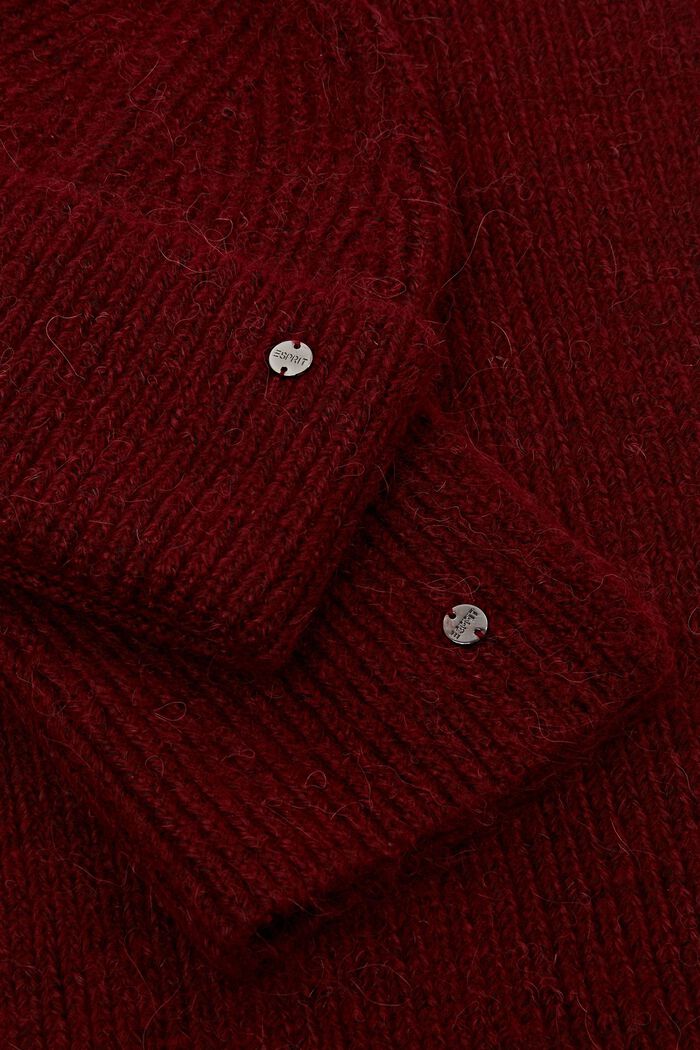 Julegaveæske med hue og tørklæde i chunky strik, BORDEAUX RED, detail image number 1