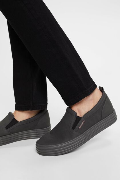 Slip-on sneakers i imiteret læder med platformsål