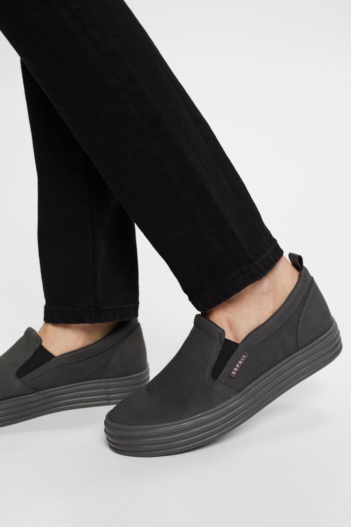 Slip-on sneakers i imiteret læder med platformsål, BLACK, detail image number 1