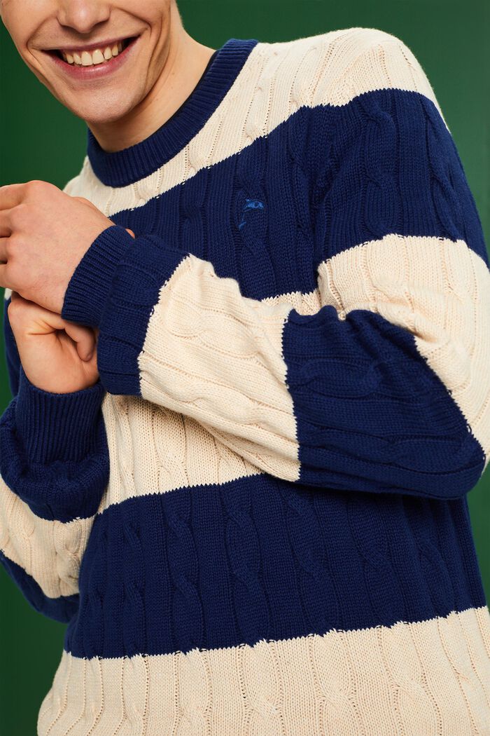 Stribet sweater i kabelstrik, SAND, detail image number 4