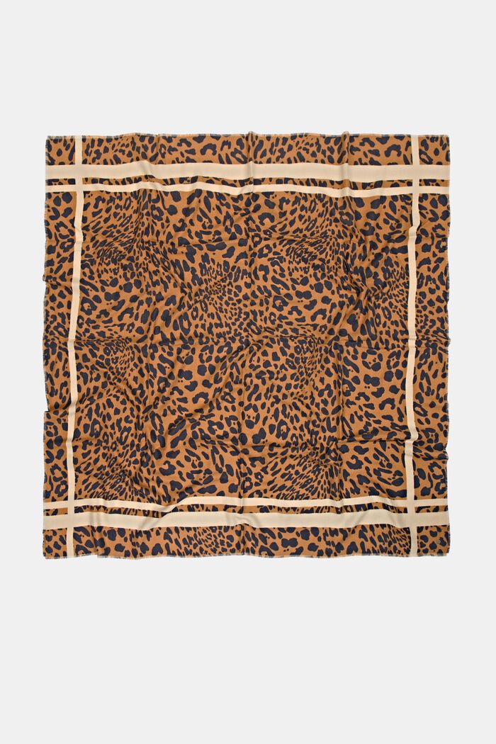 Af genanvendte materialer: Tørklæde i leopardlook, BARK, detail image number 2