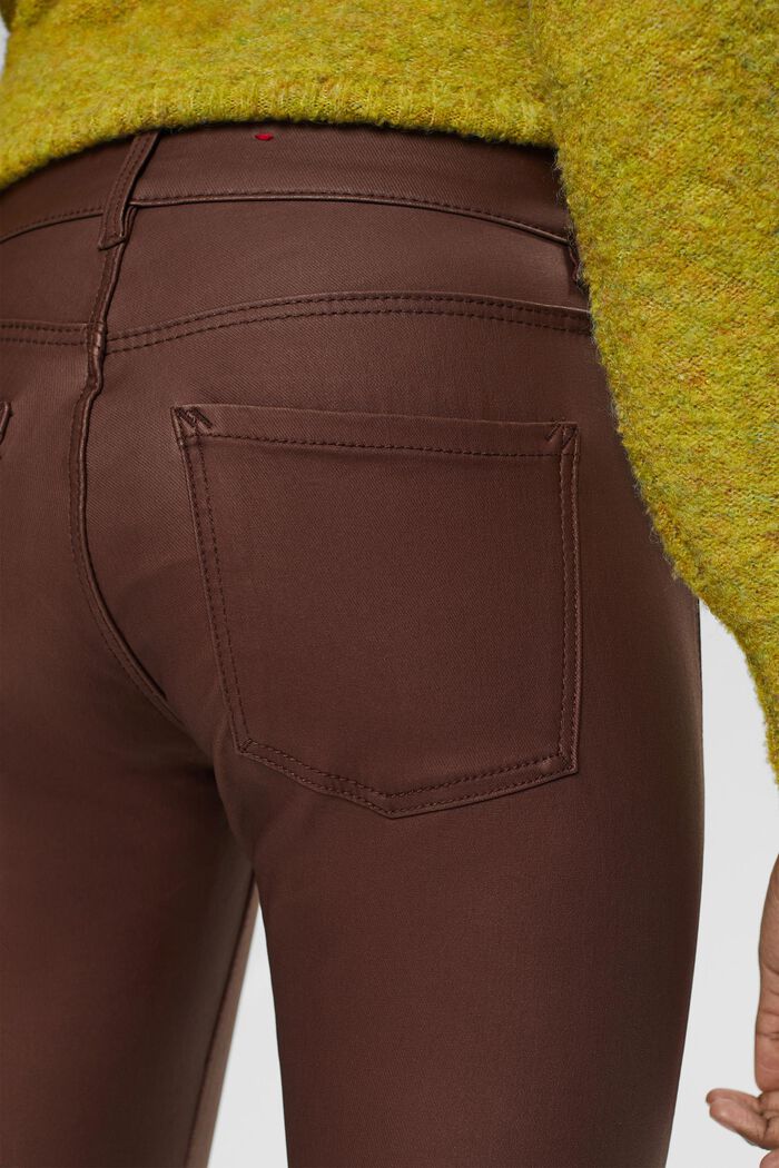 Coated bukser med smalle ben og mellemhøj talje, BROWN, detail image number 4