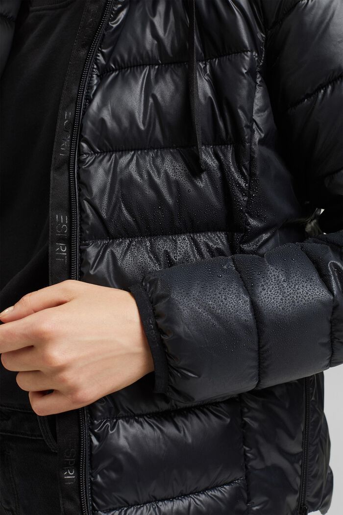 Genanvendte materialer: quiltet jakke med aftagelig hætte, BLACK, detail image number 2