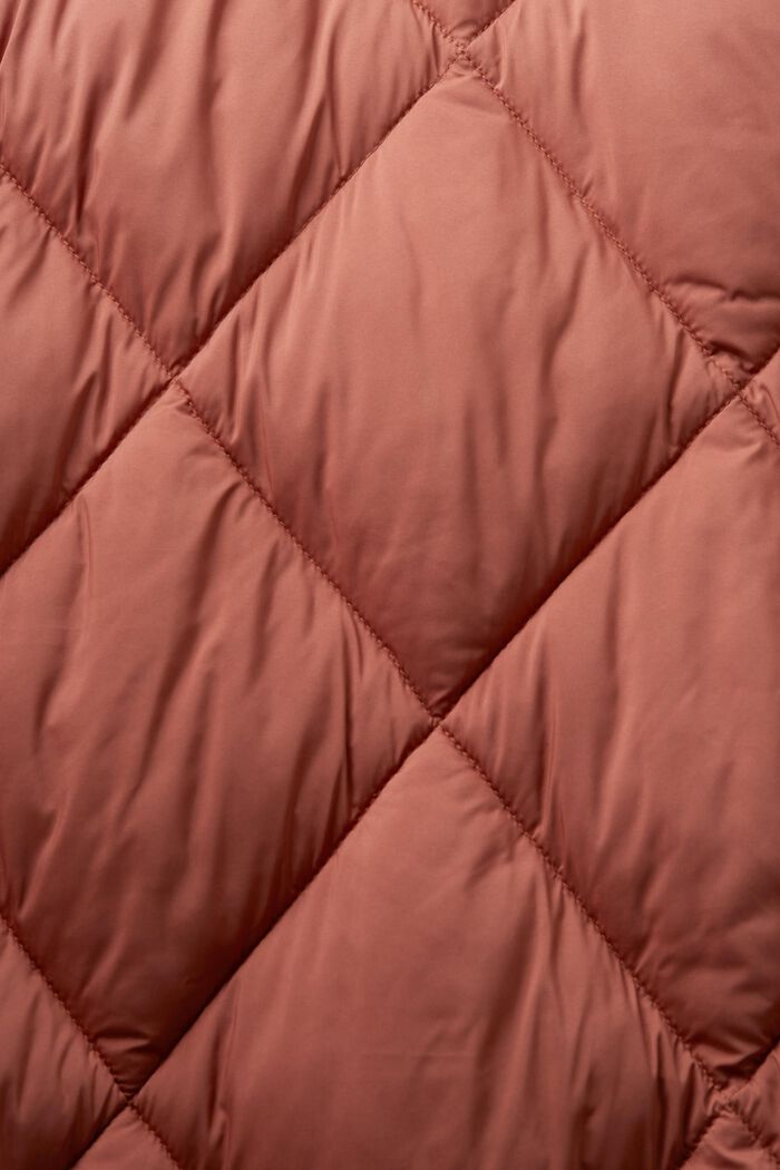 Af genanvendte materialer: Quiltet frakke med hætte, TERRACOTTA, detail image number 6