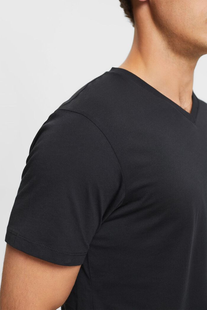 T-shirt i bæredygtig bomuld med V-hals, BLACK, detail image number 0