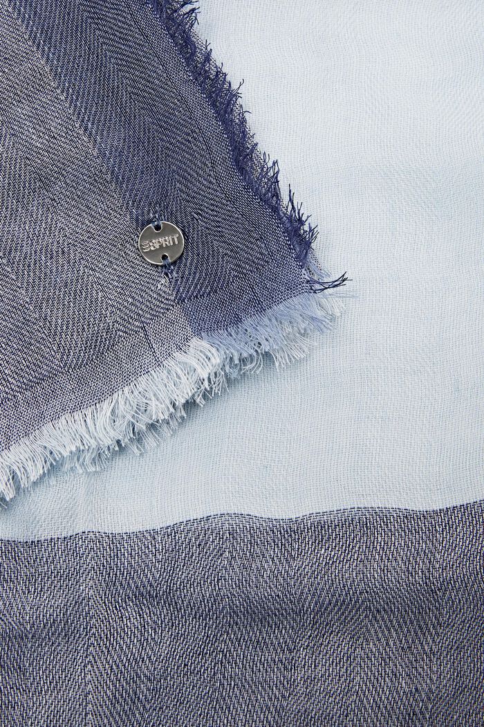 Trefarvet vævet tørklæde, PASTEL BLUE, detail image number 1