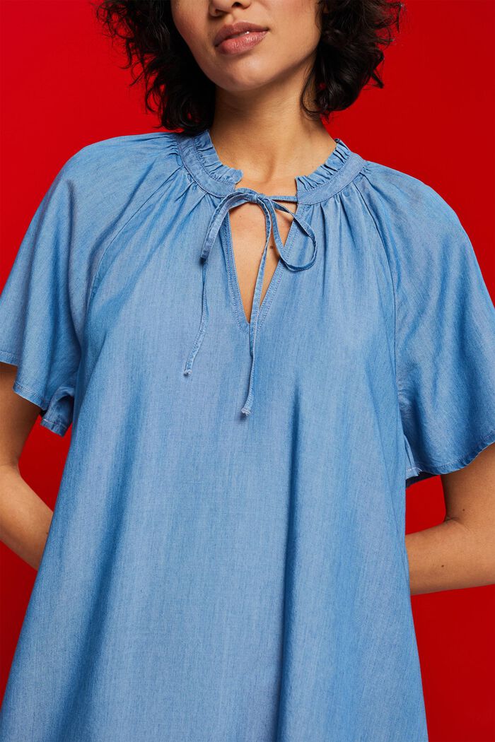 Chambray-kjole m. bindebånd og flæsekant, TENCEL™, BLUE MEDIUM WASHED, detail image number 2