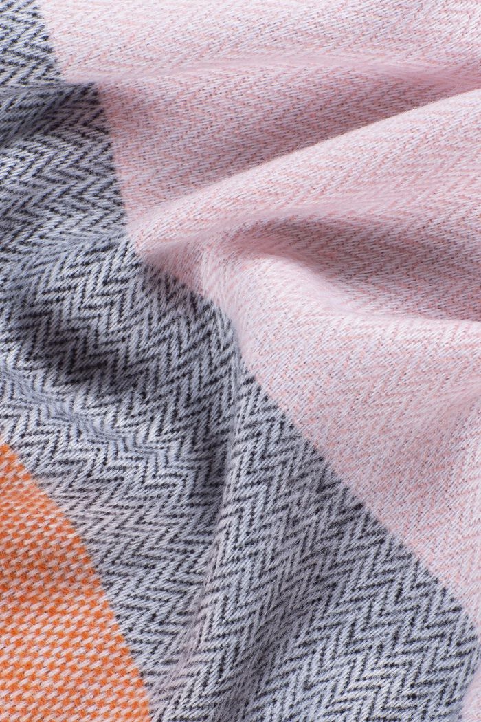Genanvendte materialer: stribet tæppe