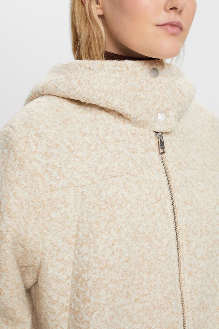Frakke i krøllet uldmiks med hætte, SAND, detail image number 1