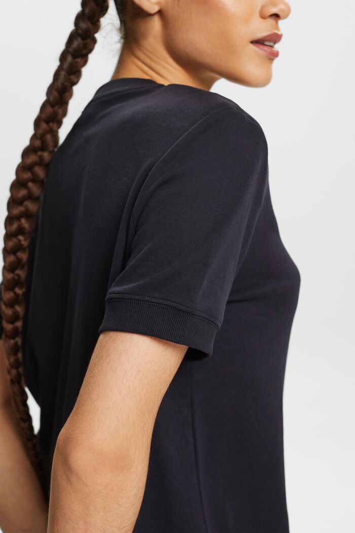 T-shirtkjole i bomuld med skulderpuder, BLACK, detail image number 3