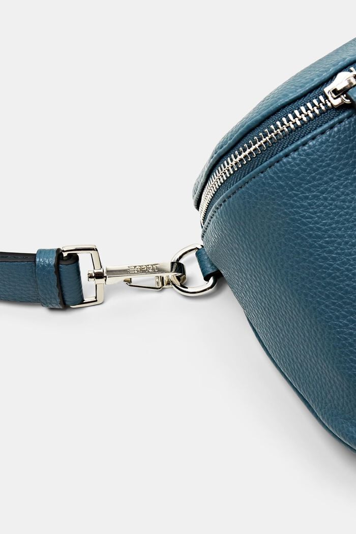 Crossbody-taske i vegansk læder, PETROL BLUE, detail image number 2